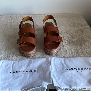 NWOT Robert Clergerie Atoll Raffia Wedge Sandals in Saddle Tan Leather. Size 40